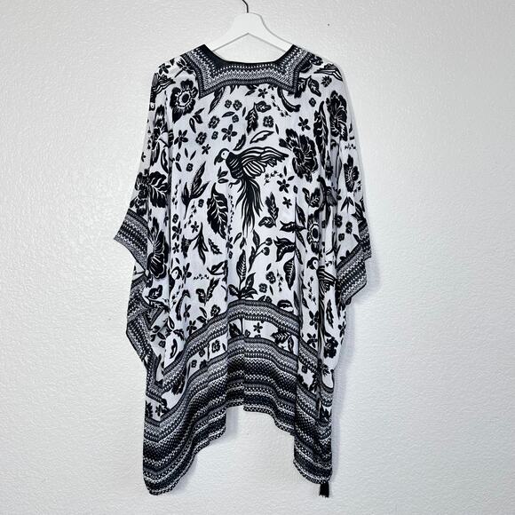 Vince Camuto Parrot Print Ruana Kimono Cardigan Sweater in Black White - Picture 4 of 7